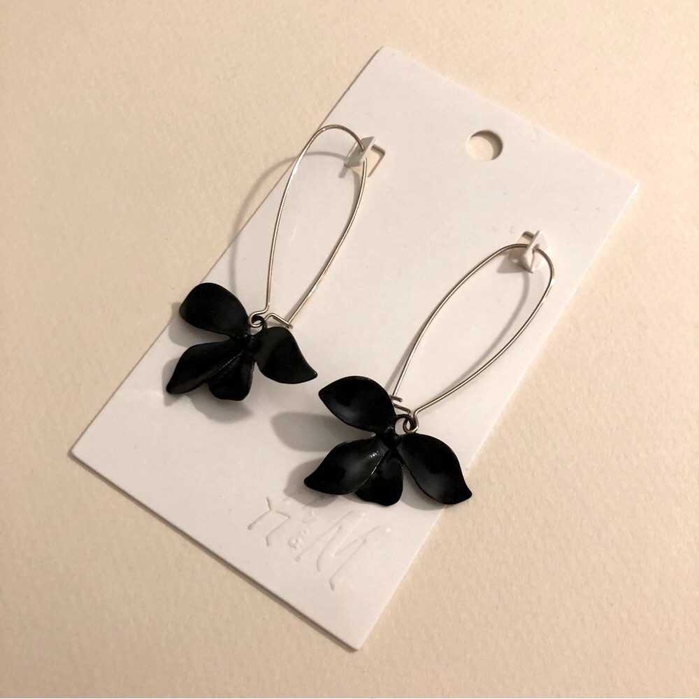 H&M Costume Gold Metal and Black Enamel Flower Earrings
